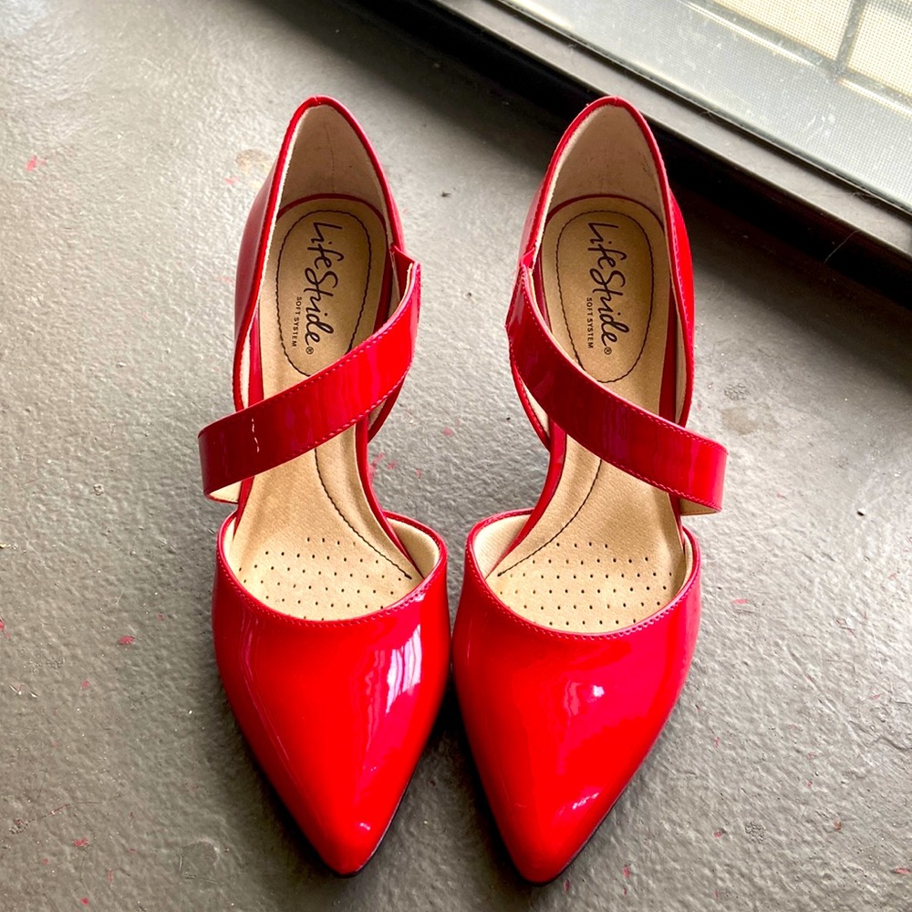 RED LifeStride 2in Heels!